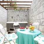 Stone Rea Ferienhaus