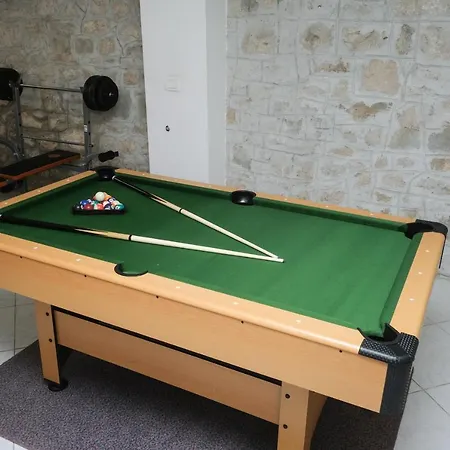 Ferienhaus Stone Rea Mravince